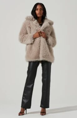 Hadley Faux Fur Coat -Sundress Haven ACT17441 SILVER 1 8d831f7e 5a1f 402e ada3 ba8c6eceb47e