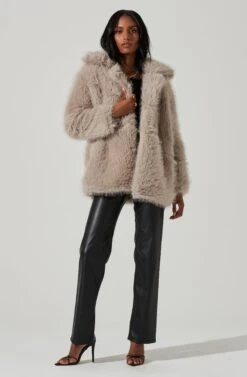 Hadley Faux Fur Coat -Sundress Haven ACT17441 SILVER 2 ba6d85fe 52d6 4305 ac56 c5fcbb176a79