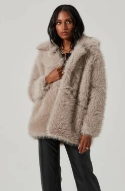Hadley Faux Fur Coat -Sundress Haven ACT17441 SILVER 3 3fec61ff 184a 4d28 9490 60def9750be6
