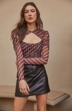 Demi Geometric Cutout Long Sleeve Top 11 Demi Geometric Cutout Long Sleeve Top -Sundress Haven ASTR FALL22 PT2 0919